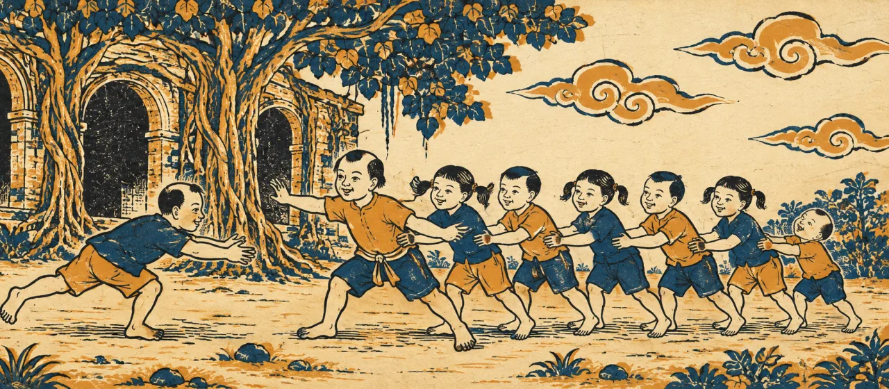 Đoàn trẻ con nối đuôi nhau chơi rồng rắn giữa làng quê